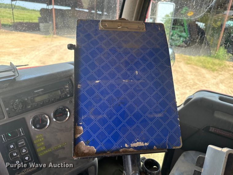 image for item EE7508 2014 Kenworth T370 feed mixer truck