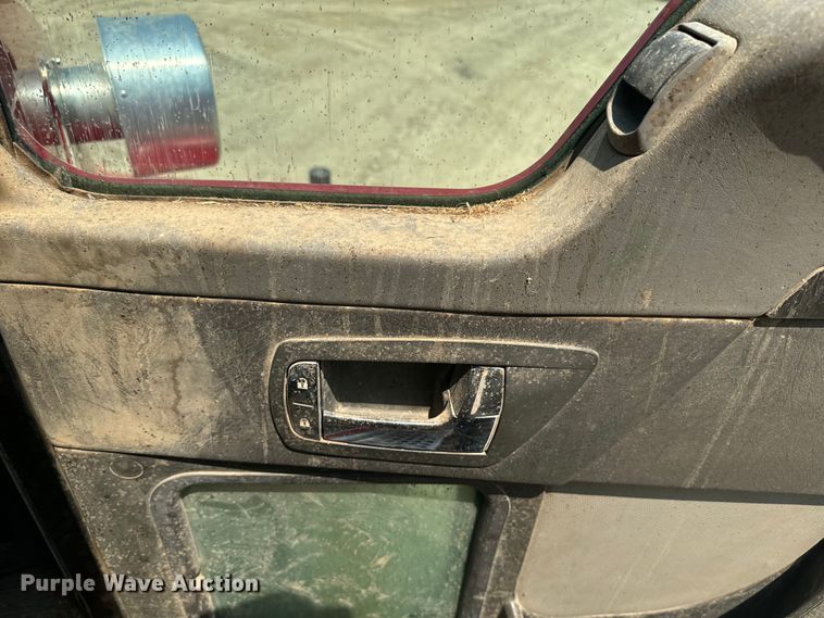 image for item EE7508 2014 Kenworth T370 feed mixer truck