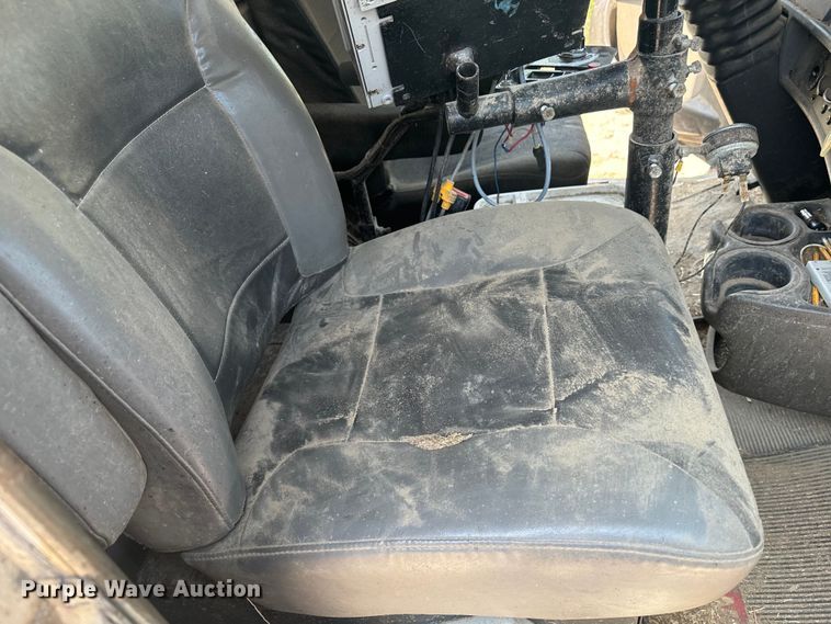 image for item EE7508 2014 Kenworth T370 feed mixer truck