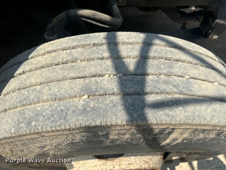 image for item EE7508 2014 Kenworth T370 feed mixer truck