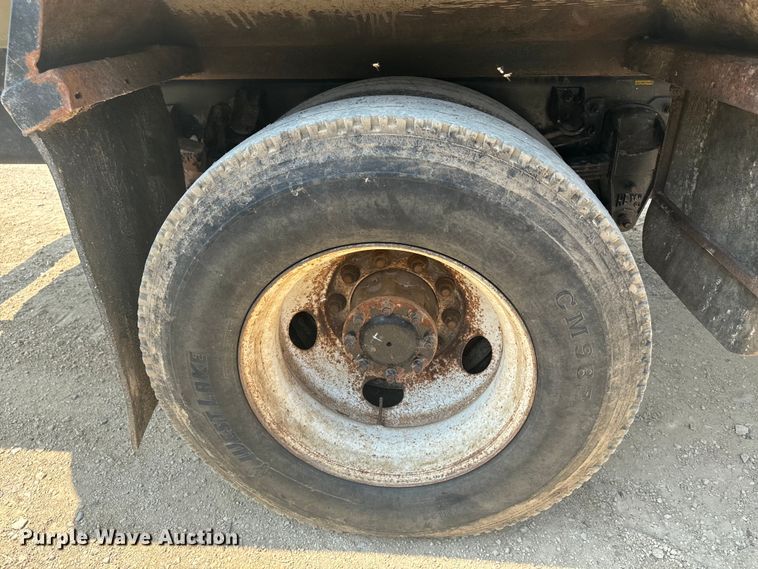 image for item EE7508 2014 Kenworth T370 feed mixer truck