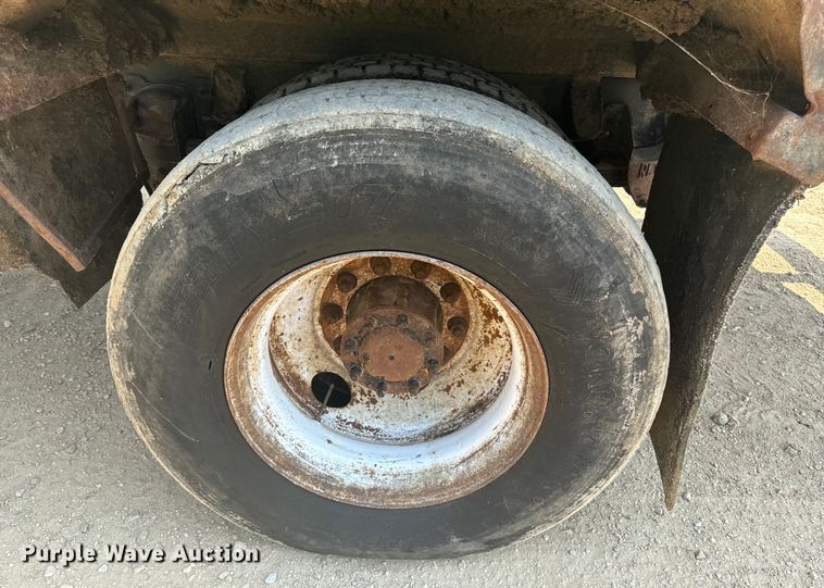 image for item EE7508 2014 Kenworth T370 feed mixer truck