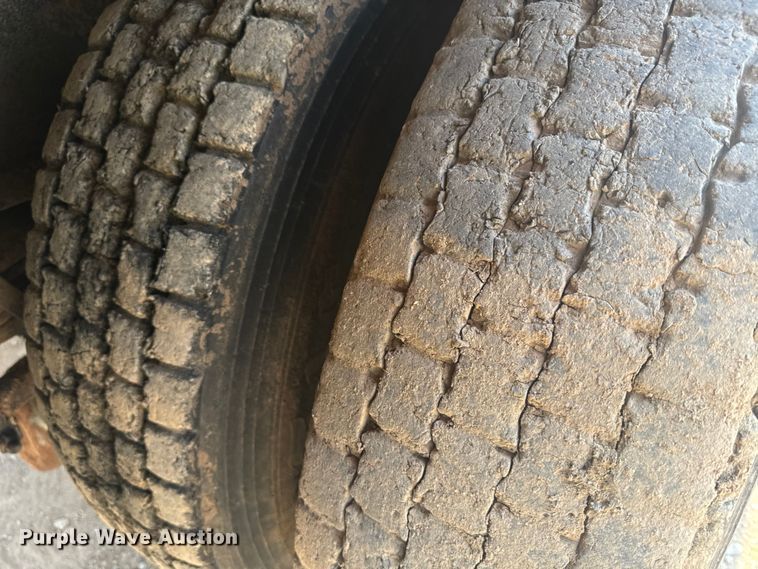 image for item EE7508 2014 Kenworth T370 feed mixer truck