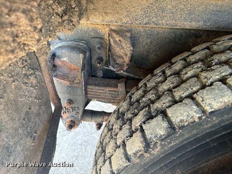 image for item EE7508 2014 Kenworth T370 feed mixer truck