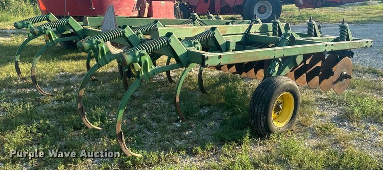 image for item EE7537 John Deere 712 disk ripper