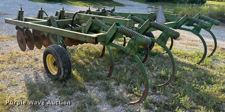 image for item EE7537 John Deere 712 disk ripper