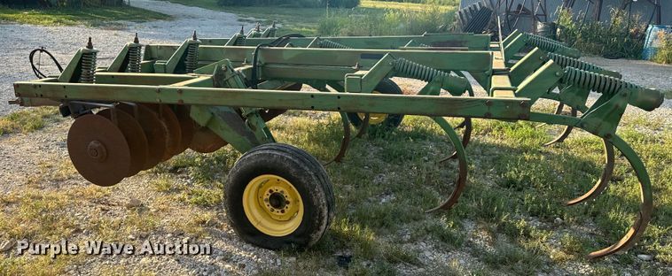 image for item EE7537 John Deere 712 disk ripper