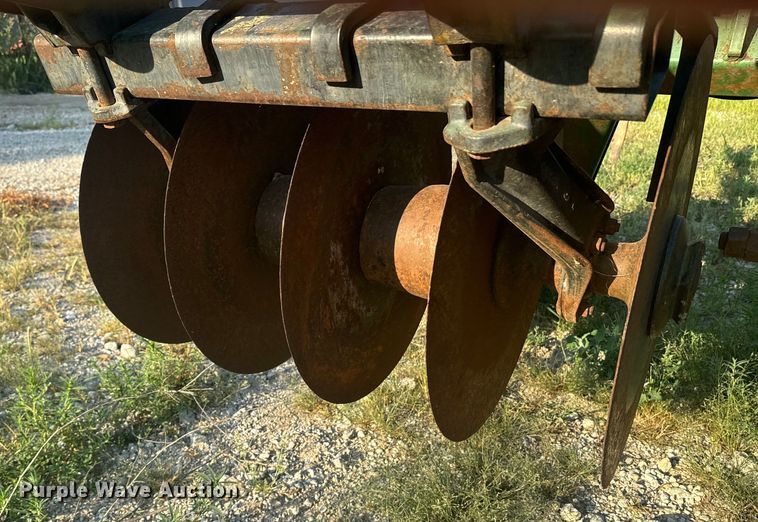 image for item EE7537 John Deere 712 disk ripper
