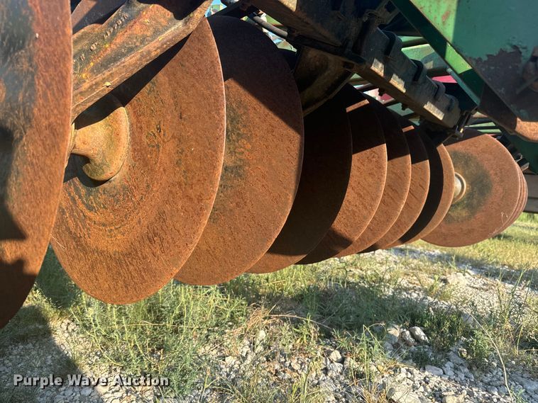 image for item EE7537 John Deere 712 disk ripper