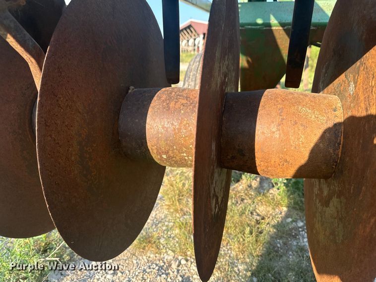 image for item EE7537 John Deere 712 disk ripper