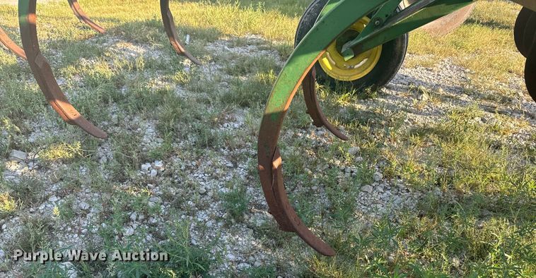 image for item EE7537 John Deere 712 disk ripper