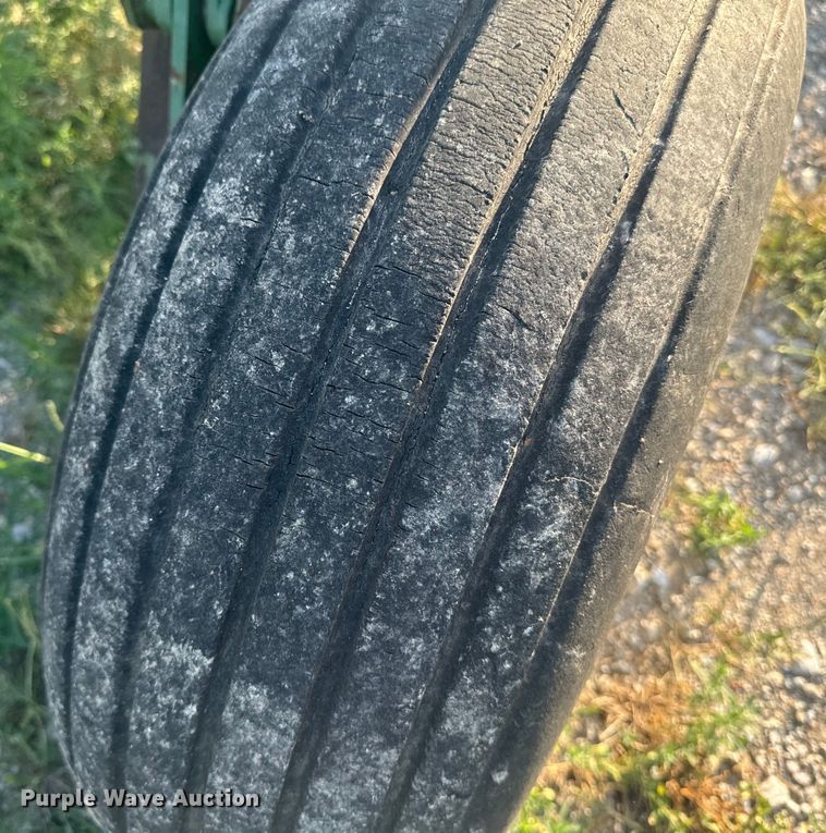 image for item EE7537 John Deere 712 disk ripper