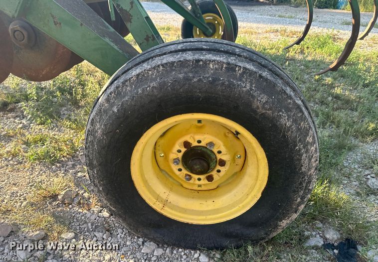 image for item EE7537 John Deere 712 disk ripper