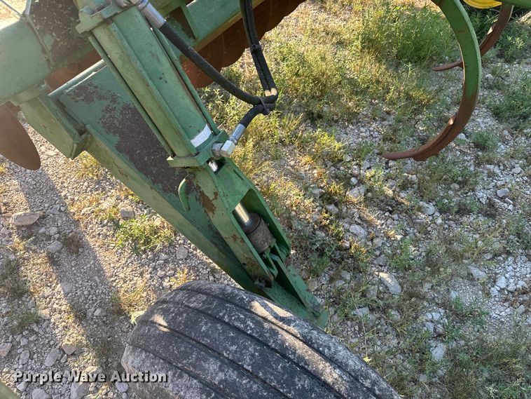 image for item EE7537 John Deere 712 disk ripper