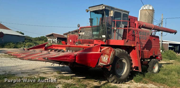 image for item EE7539 Massey Ferguson 850 combine