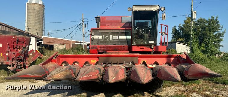 image for item EE7539 Massey Ferguson 850 combine