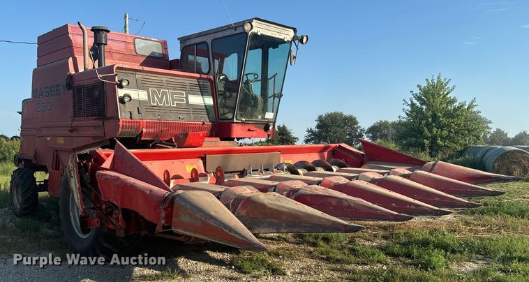 image for item EE7539 Massey Ferguson 850 combine