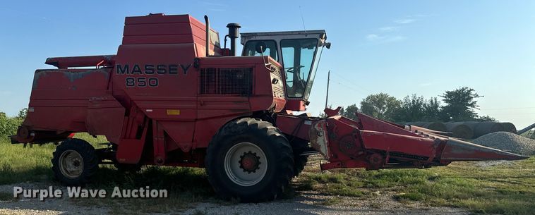 image for item EE7539 Massey Ferguson 850 combine
