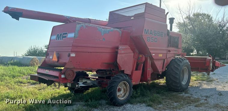 image for item EE7539 Massey Ferguson 850 combine