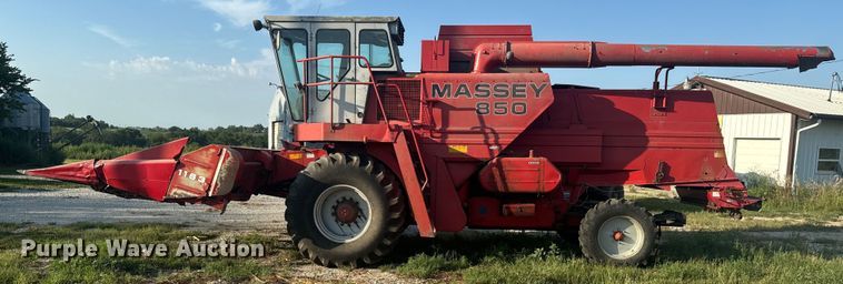 image for item EE7539 Massey Ferguson 850 combine