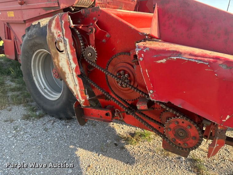 image for item EE7539 Massey Ferguson 850 combine