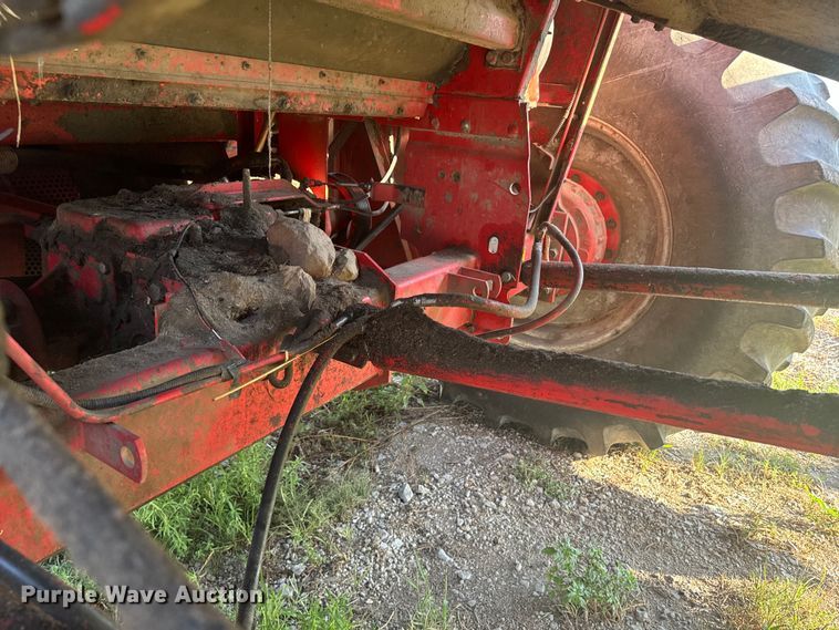 image for item EE7539 Massey Ferguson 850 combine