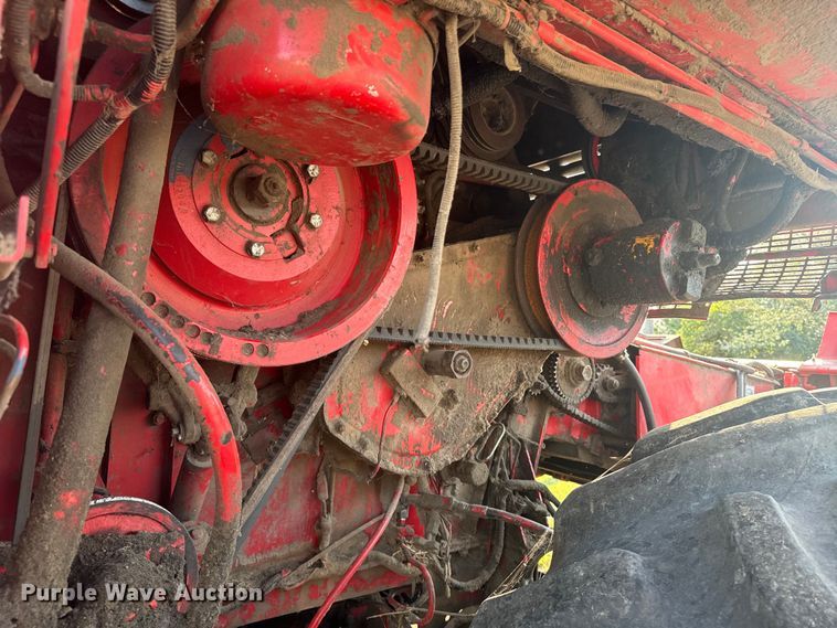 image for item EE7539 Massey Ferguson 850 combine