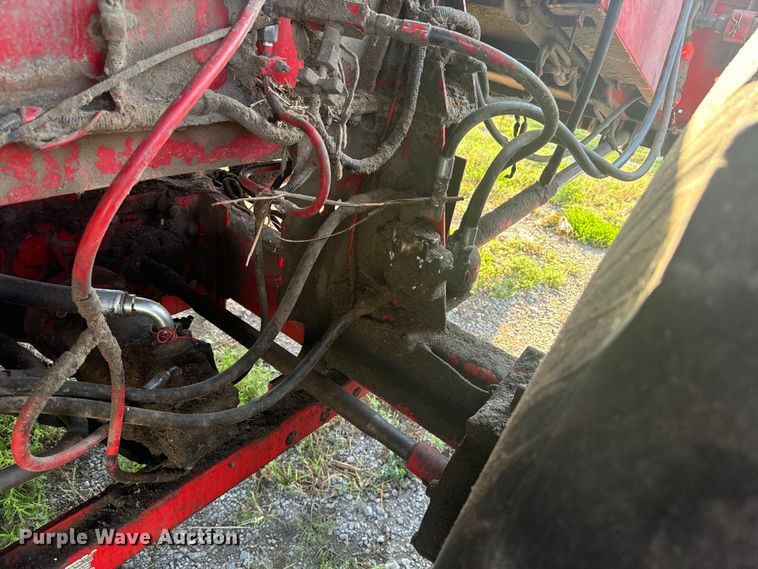 image for item EE7539 Massey Ferguson 850 combine