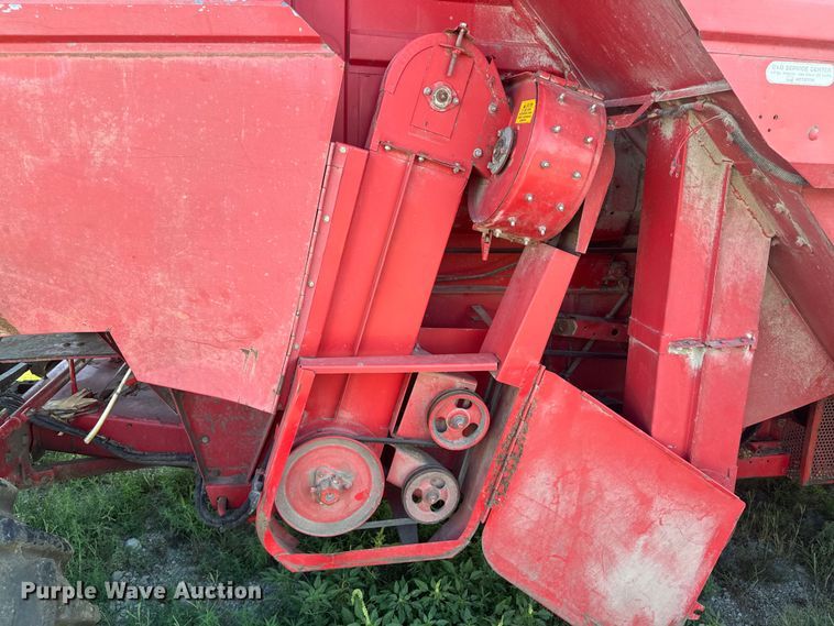 image for item EE7539 Massey Ferguson 850 combine