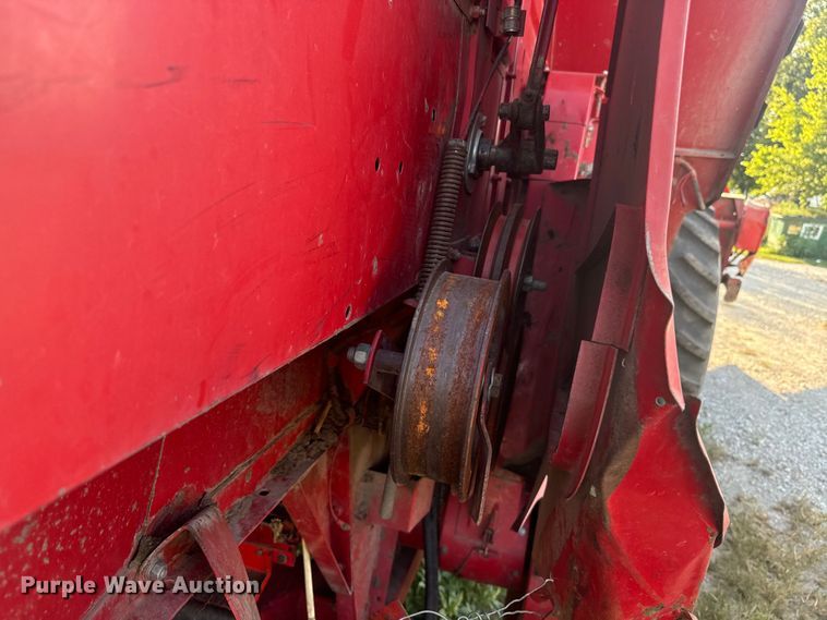 image for item EE7539 Massey Ferguson 850 combine