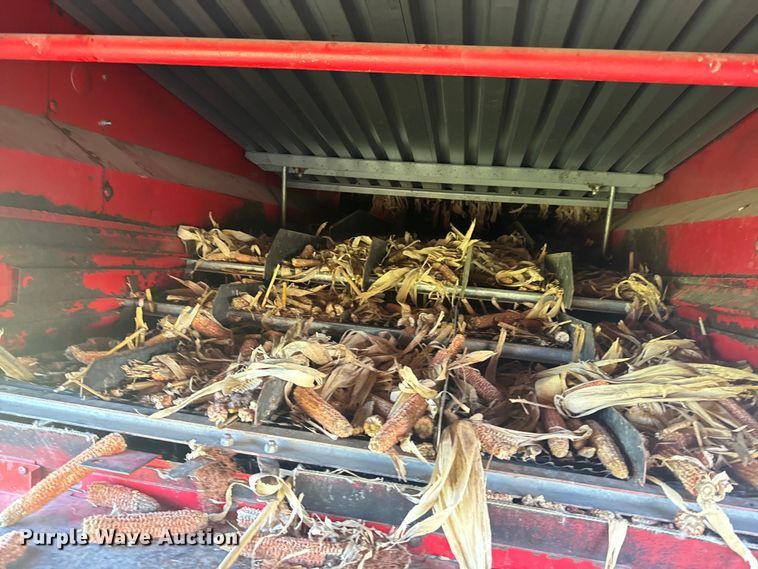 image for item EE7539 Massey Ferguson 850 combine