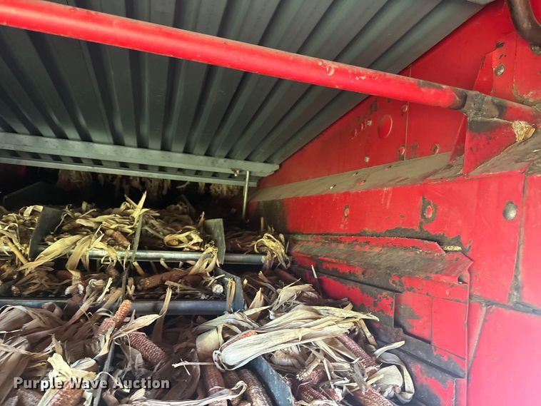 image for item EE7539 Massey Ferguson 850 combine