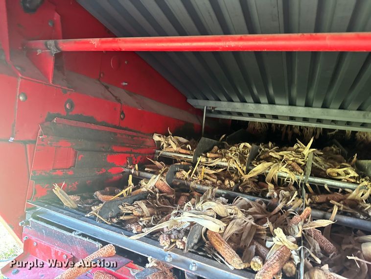 image for item EE7539 Massey Ferguson 850 combine