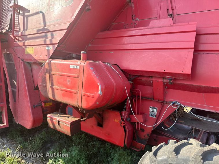 image for item EE7539 Massey Ferguson 850 combine