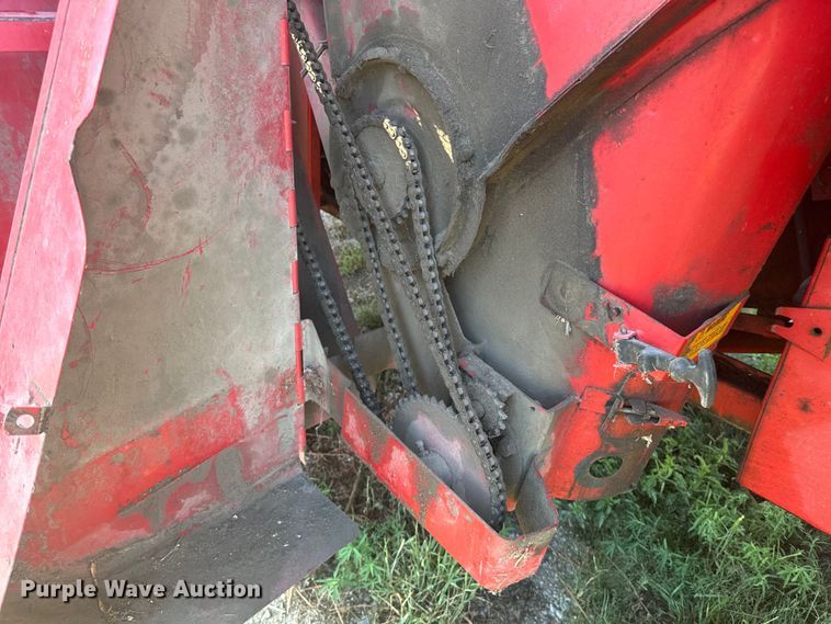 image for item EE7539 Massey Ferguson 850 combine