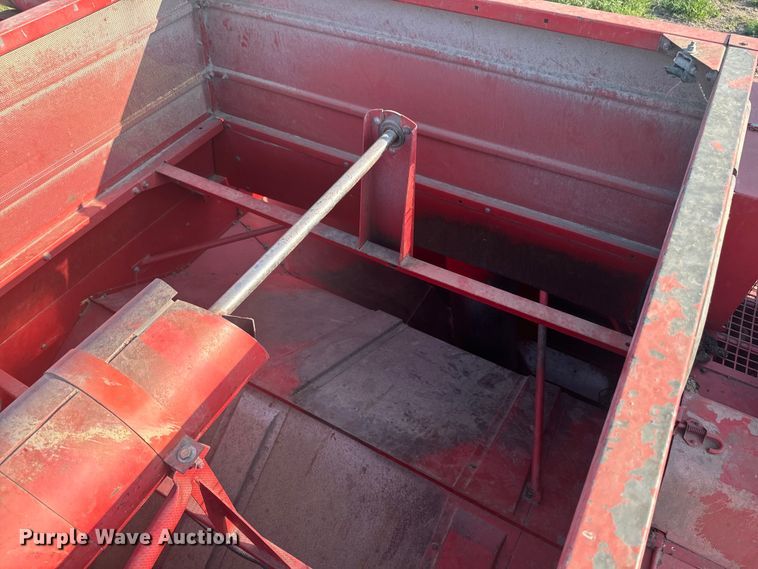 image for item EE7539 Massey Ferguson 850 combine