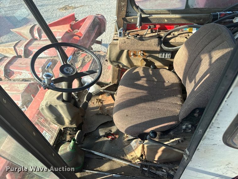 image for item EE7539 Massey Ferguson 850 combine