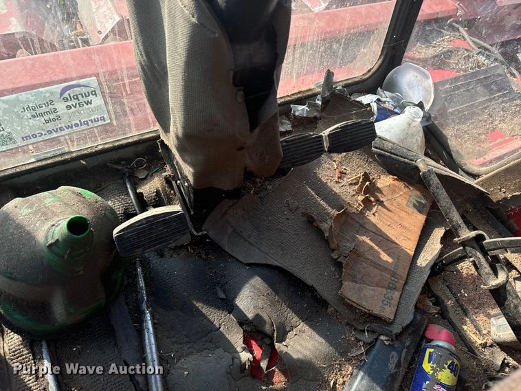 image for item EE7539 Massey Ferguson 850 combine