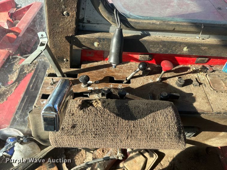 image for item EE7539 Massey Ferguson 850 combine