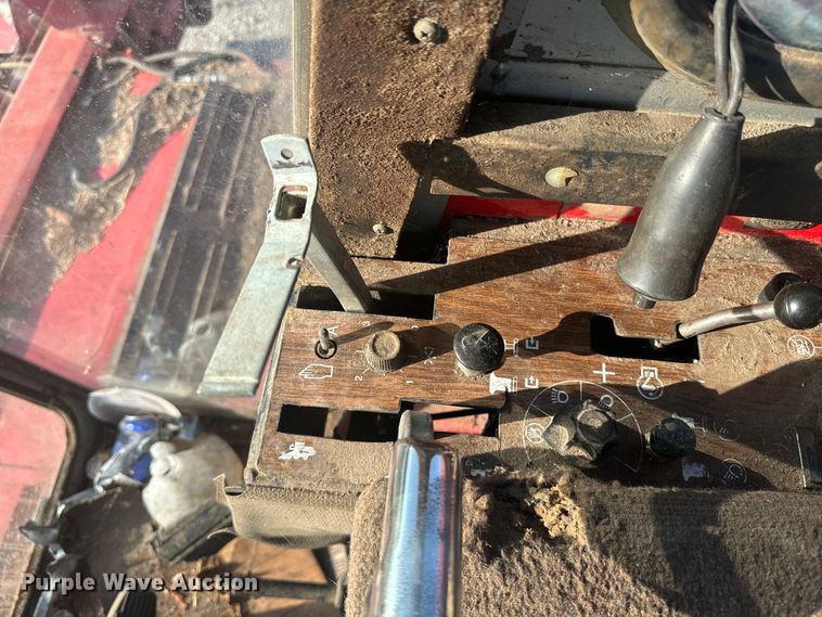 image for item EE7539 Massey Ferguson 850 combine