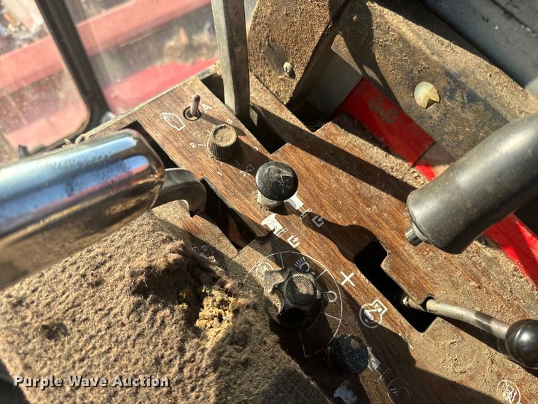 image for item EE7539 Massey Ferguson 850 combine