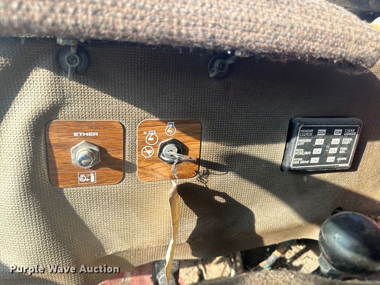 image for item EE7539 Massey Ferguson 850 combine