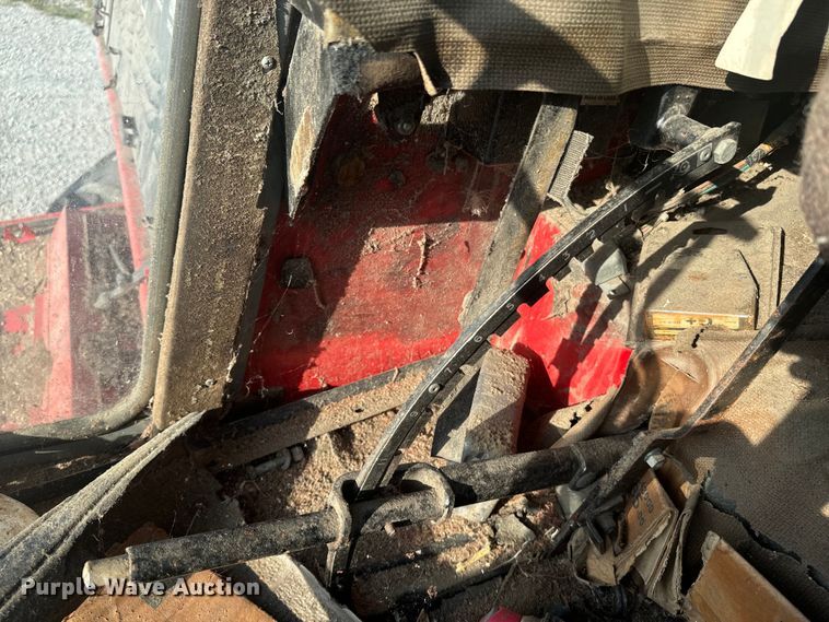 image for item EE7539 Massey Ferguson 850 combine