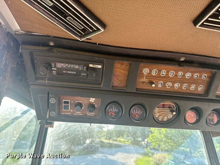 image for item EE7539 Massey Ferguson 850 combine