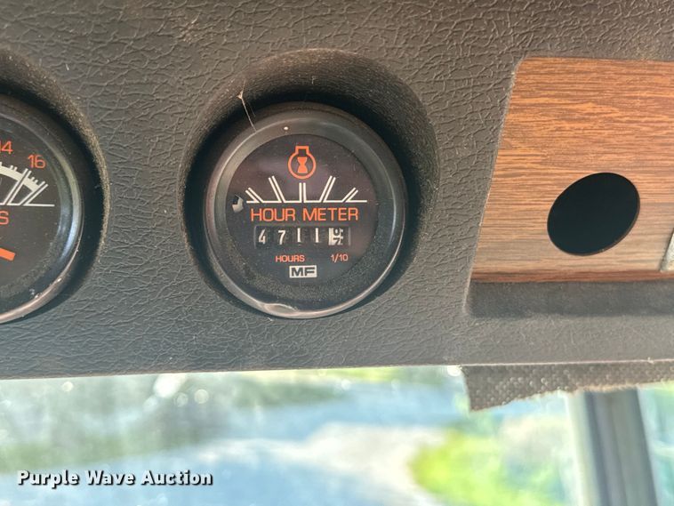 image for item EE7539 Massey Ferguson 850 combine