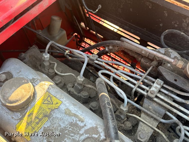 image for item EE7539 Massey Ferguson 850 combine