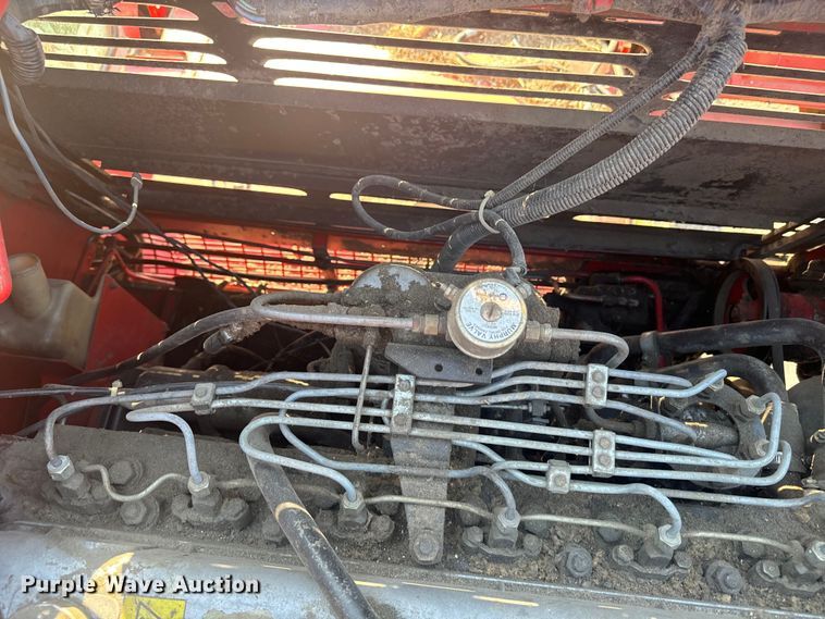 image for item EE7539 Massey Ferguson 850 combine