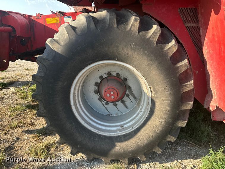 image for item EE7539 Massey Ferguson 850 combine