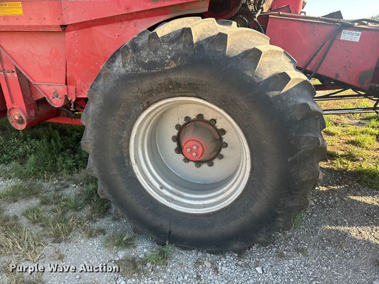 image for item EE7539 Massey Ferguson 850 combine