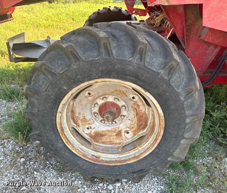 image for item EE7539 Massey Ferguson 850 combine